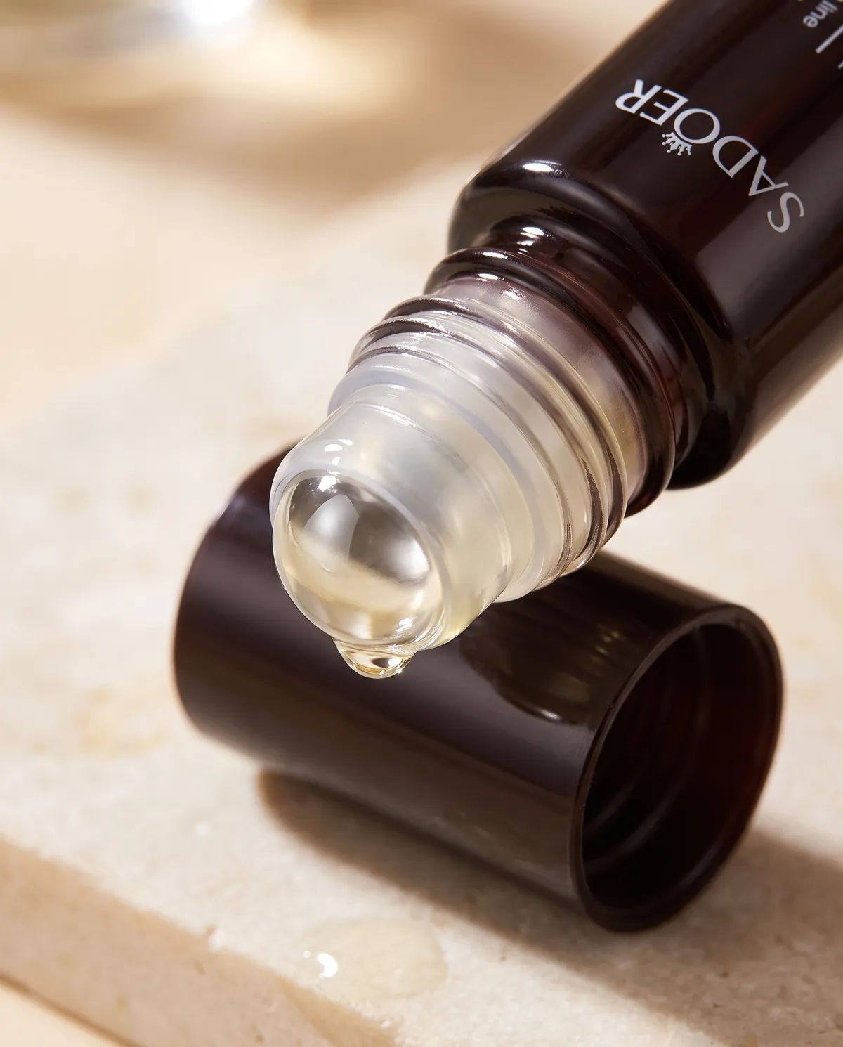 Aplicador roll-on del contorno de ojos